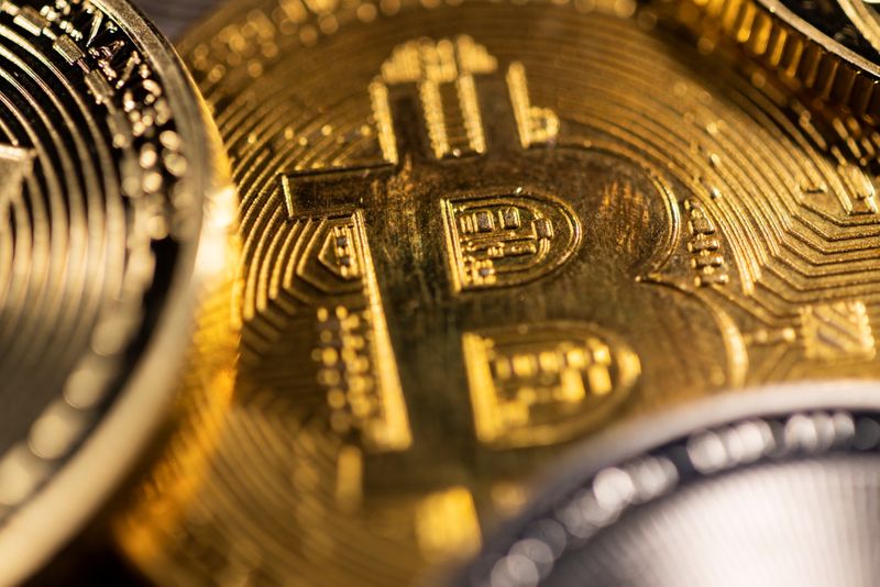 比特币今日价格：在美国PPI通胀数据公布前下滑至102,400美元